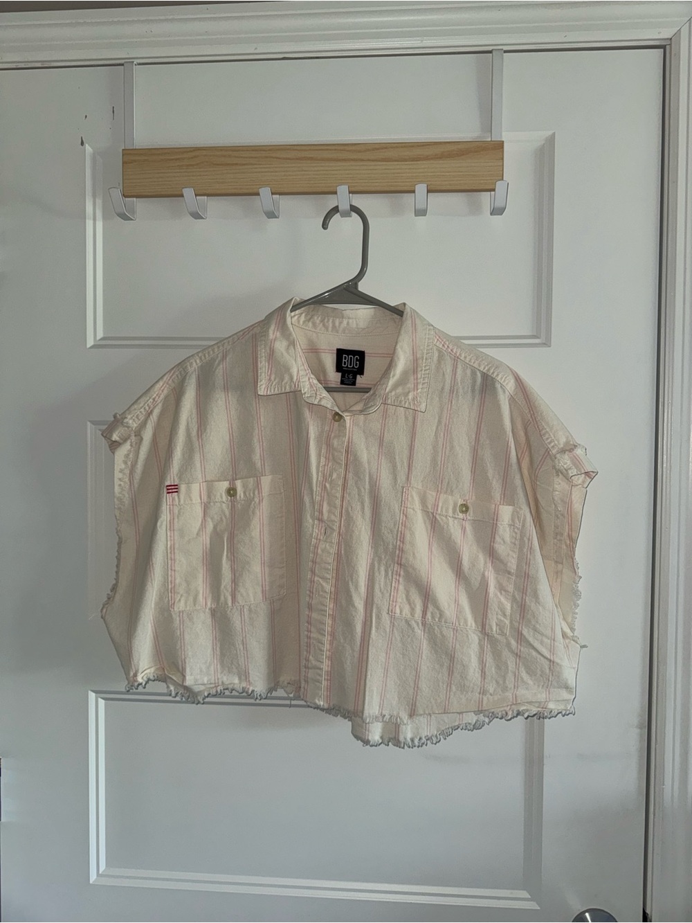 BDG Cropped Button-Up Shirt Jacket - Cream with Pink Stripes